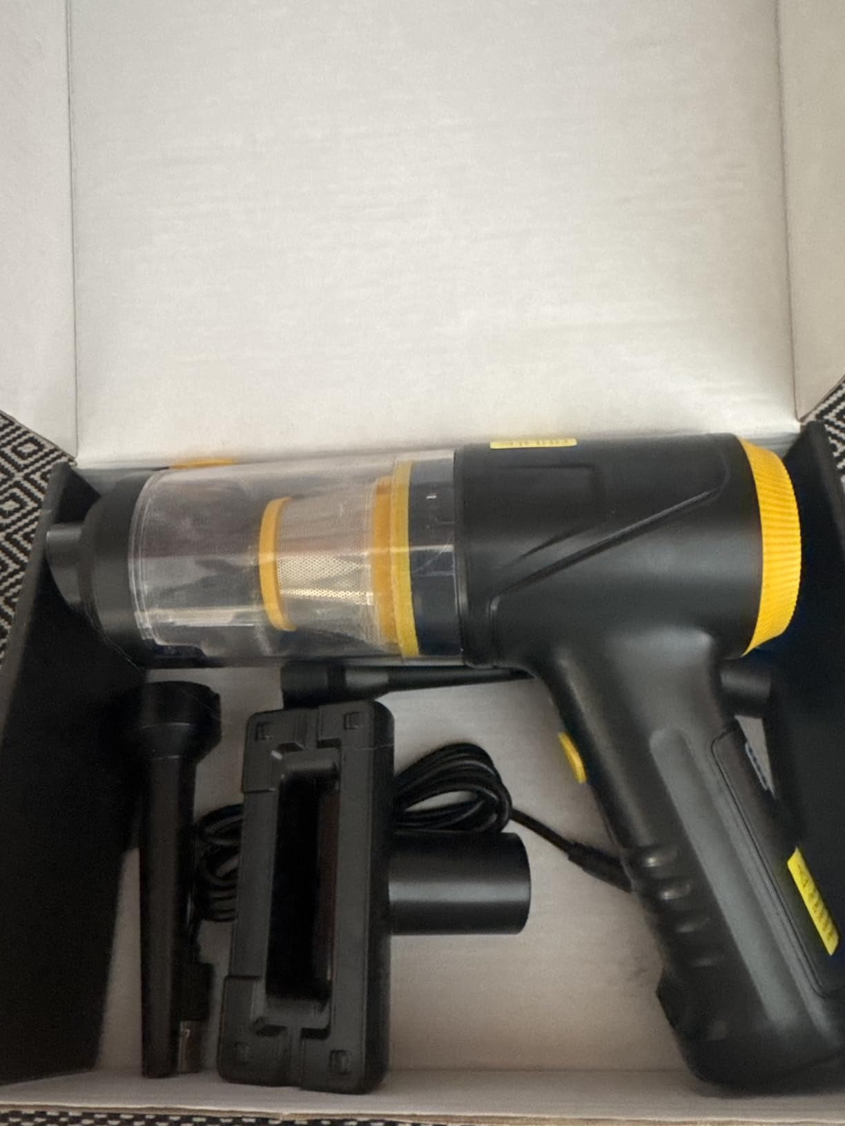 Portable handheld vaccum cleaner