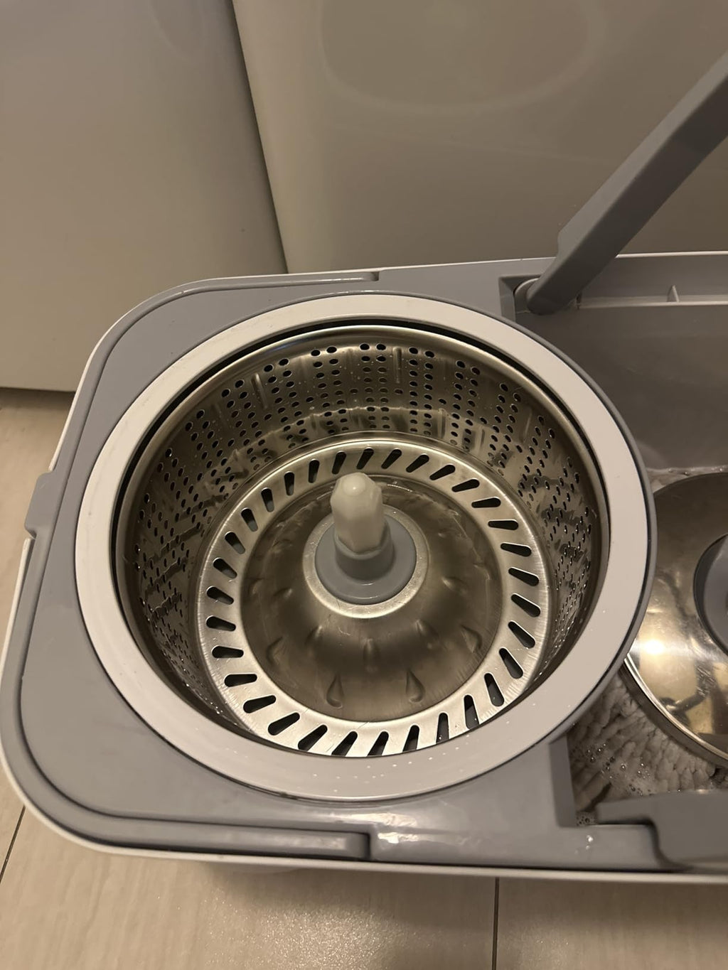 Self ringing spin mop set